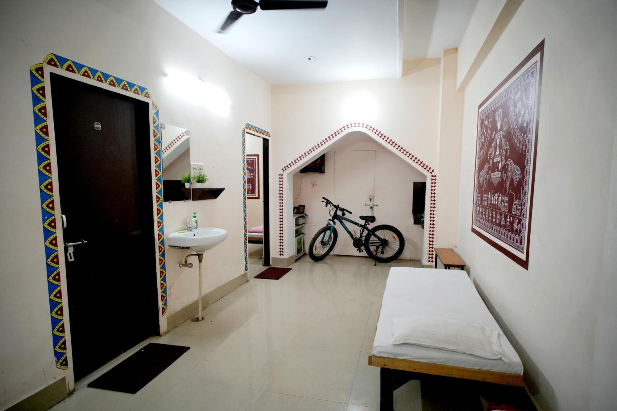 Banaras Gully House 500 Ft From The Ghats Varanasi Exteriör bild